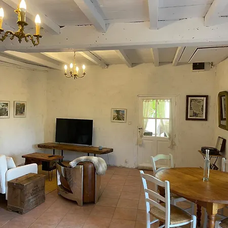 Beautiful One Bedroom Near Jonzac Tatil Evi *