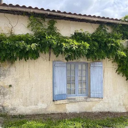 Beautiful One Bedroom Near Jonzac Meux