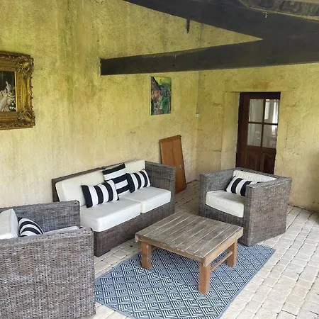 Beautiful One Bedroom Near Jonzac Meux