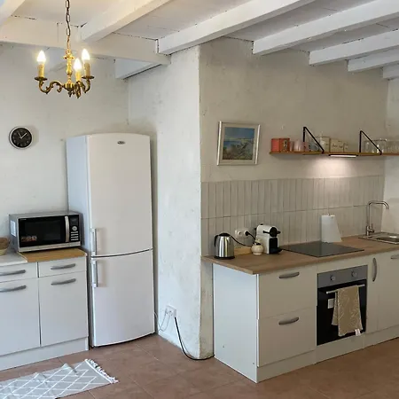 Beautiful One Bedroom Near Jonzac Meux
