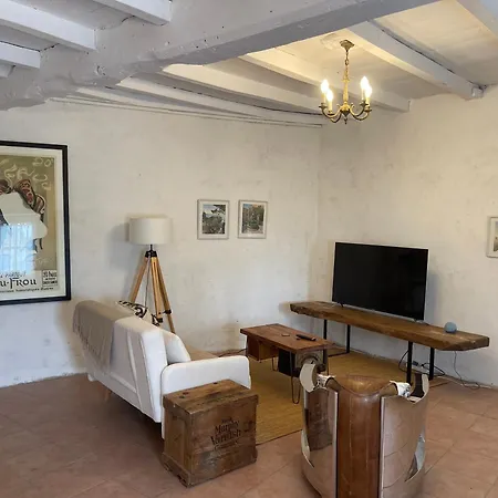 Tatil Evi Beautiful One Bedroom Near Jonzac *
