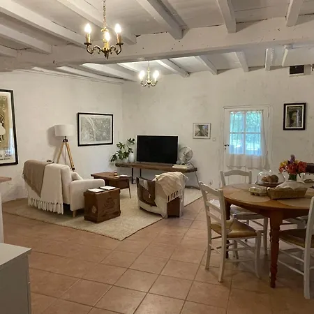 Holiday home Beautiful One Bedroom Near Jonzac Meux