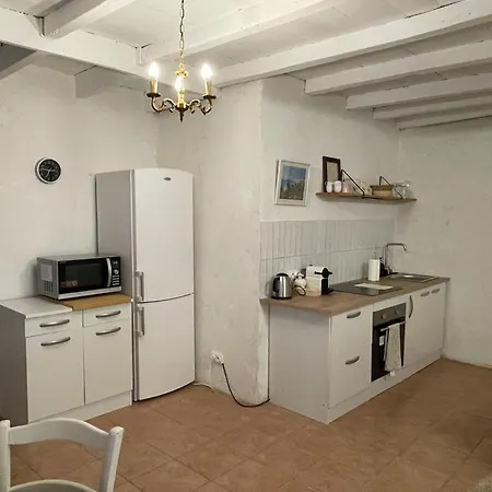 Beautiful One Bedroom Near Jonzac Tatil Evi *