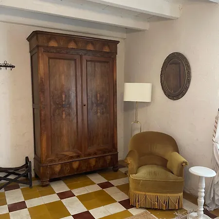 Beautiful One Bedroom Near Jonzac Tatil Evi